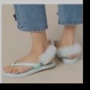 UGG Tiffany blue Laa laa thong ankle strap sheep. S/N 1090387